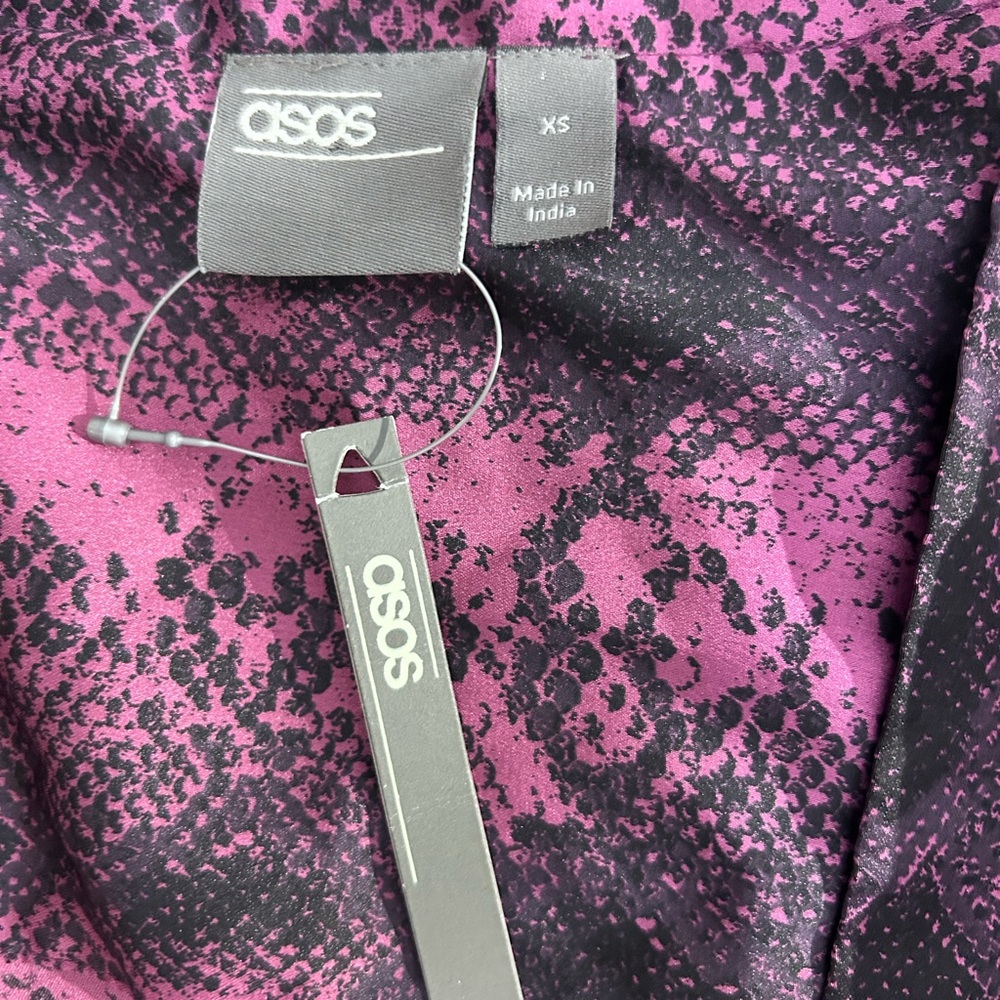Asos Designs oversized kimono in purple and black snake print - Picture 8 of 10